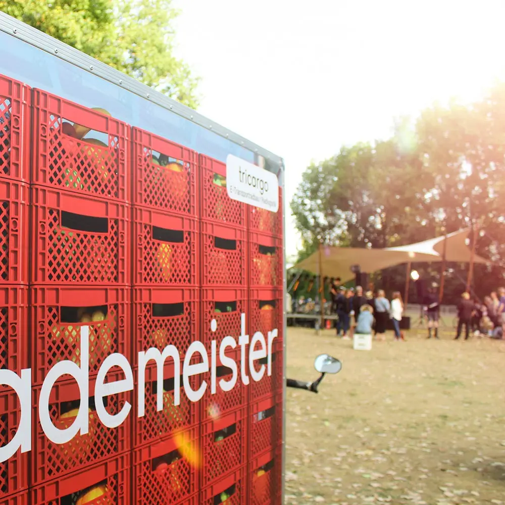 Lademeister mit Folierung auf Event Lademeister mit Folierung auf Event